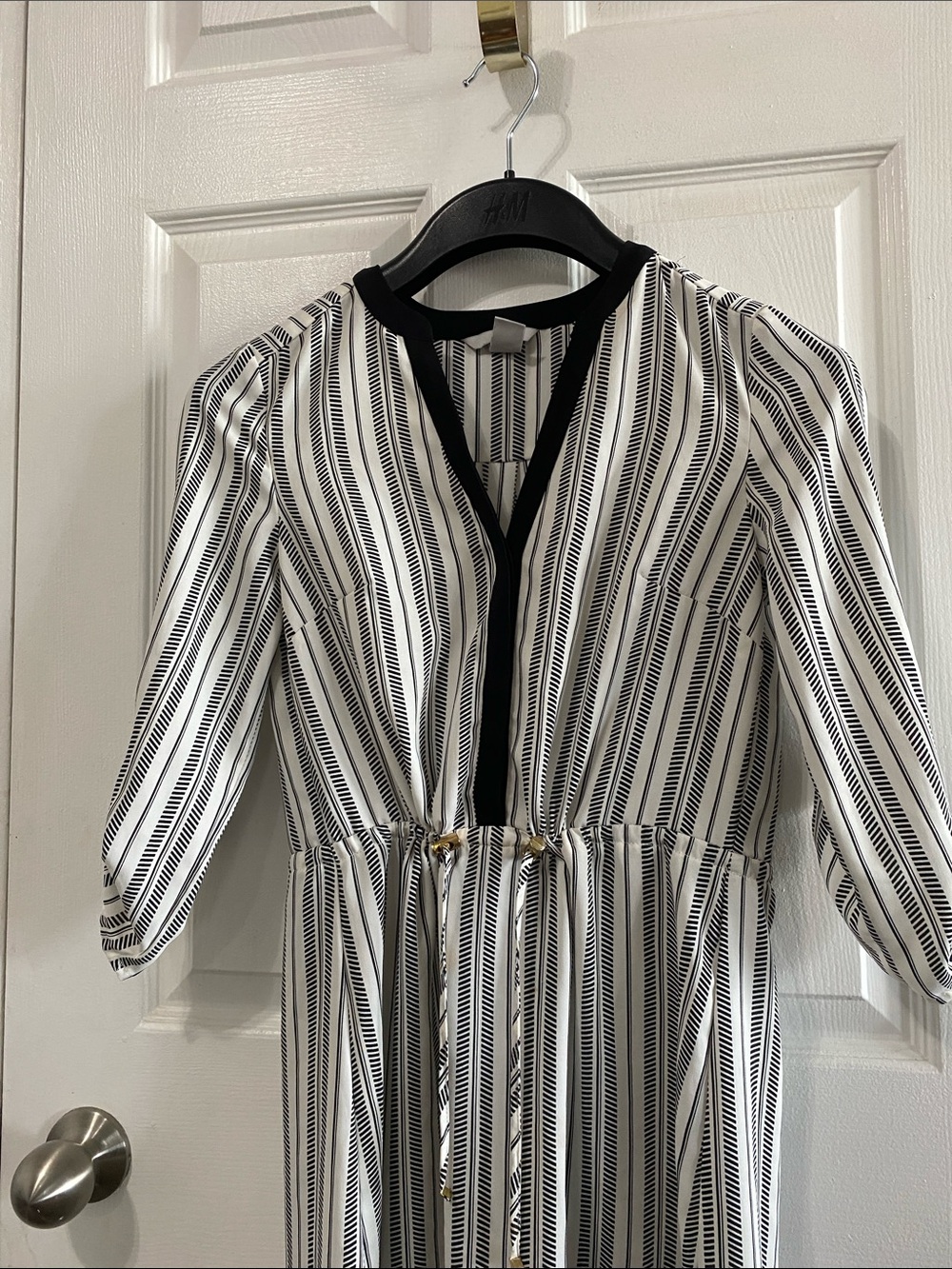 H&M Modern Classic Striped V-Neck Resort Vacation Dress - Size 4 EUC QUIET LUX - Picture 4 of 11